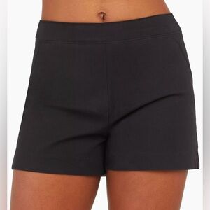 *New With Tag*SPANX Polished 6" shorts, Size Large, in Classic Black